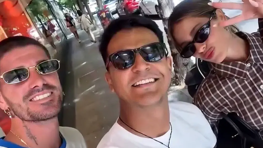 ¿Hay anillo? Las primeras imágenes de Tini Stoessel y Rodrigo De Paul juntos