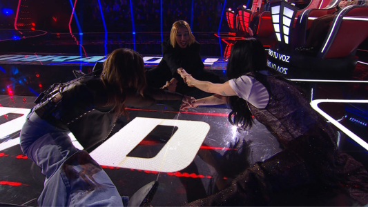 Soledad desafió a sus compañeros a una clase de stretching