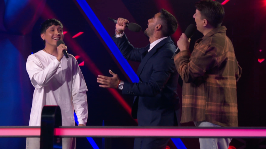 Nico Occhiato intentó cantar con dos participantes