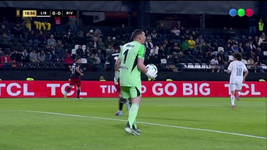 Armani salvó 4 veces a un River que sufre de visitante ante Libertad - Libertadores 2025
