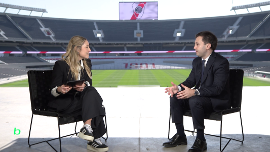 Stefano Di Carlo mano a mano con Sofi Martínez