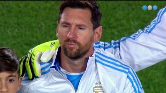 La emoción de Lionel Messi con el himno argentino en su último partido oficial en el país