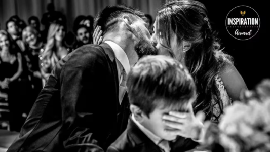 El beso de messi y antonela que se convirtio en una obra de arte