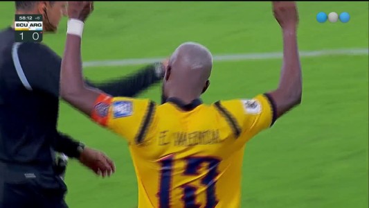 Ecuador vs. Argentina: gol de Valencia en un penal polémico de VAR