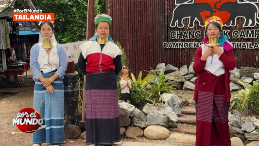 Las "mujeres jirafa" charlaron con Marley y Flor de la V en Tailandia