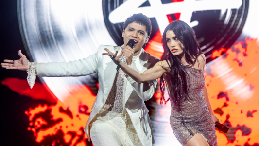 Lali y Alan Lez cantaron un gran éxito: "33"