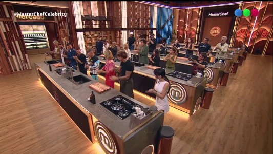 Los 24 participantes llegaron a las cocinas de Masterchef Celebrity Argentina
