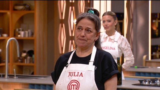 Julia Calvo se quebró en Masterchef Celebrity: "Vi las manos de mi vieja haciéndolo"
