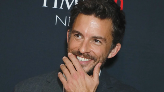 jonathan bailey es el hombre mas sexy del mundo