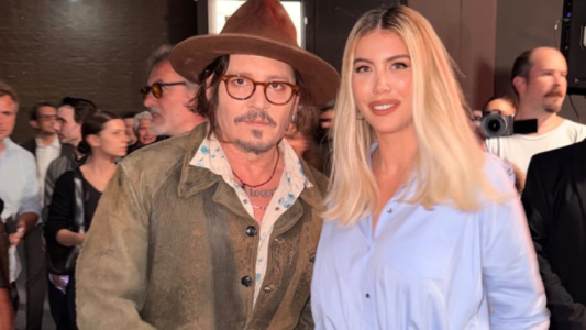 el beso de johnny deep a wanda nara
