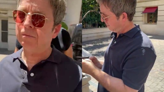 En la previa de River, Noel Gallagher firmó autógrafos a los fanáticos que lo esperaban en el hotel