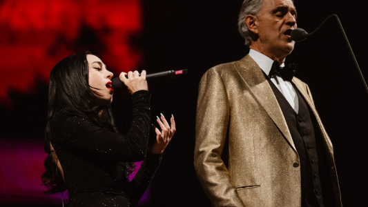 "Gracias, maestro": Nicki Nicole cantó junto a Andrea Bocelli en Buenos Aires