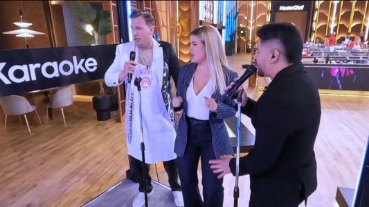 La noche de karaoke generó sabores polémicos y dedicatorias picantes