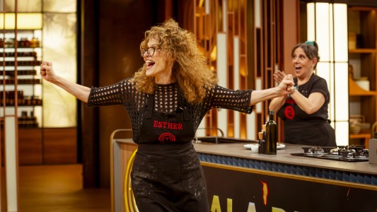 Festejo accidentado: la caída de Esther Goris tras ingresar a Masterchef Celebrity