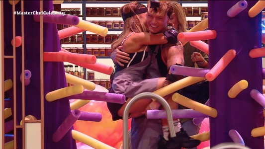 "Me rescató mi príncipe azul": el gesto de Ian Lucas con Evangelina Anderson en MasterChef Celebrity