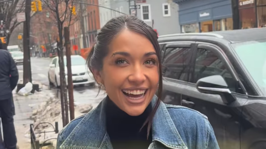 "Yo solía ser muy tímida": la confesión de María Becerra en plena calle de Nueva York