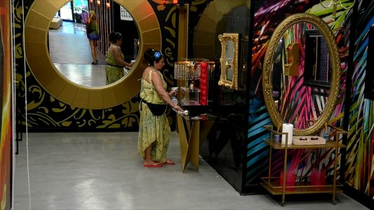 Pincoya ya se imagina la final: su divertida charla con el trofeo de Gran Hermano Generación Dorada