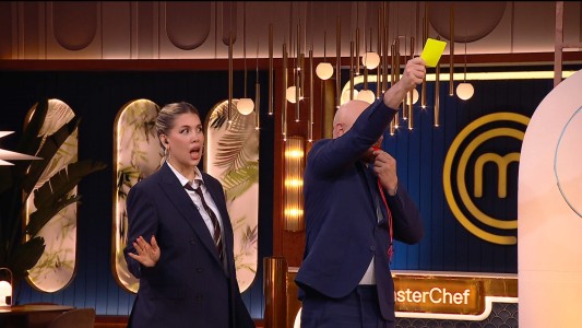 Tarjeta amarilla en Masterchef Celebrity: el jurado frenó el "saqueo" en la cocina de Miguel Ángel Rodríguez