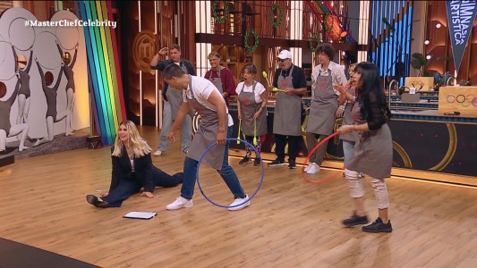 Wanda Nara sorprendió al abrirse de piernas en pleno desafío de gimnasia artística en Masterchef Celebrity