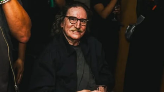 El abrazo del rock: La inesperada aparición de Charly García en el show de León Gieco en Punta Ballena