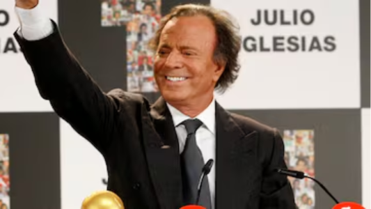 Giro en el caso Julio Iglesias: Un exfotógrafo ratificó las denuncias de abuso y rompió el silencio sobre la intimidad del músico