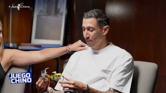 Ángel Di María revivió el sacrificio de su mamá y lloró en vivo con un regalo