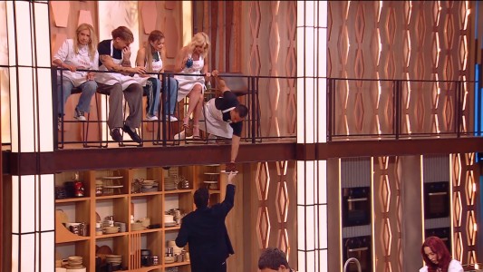 Polémica en el balcón: el gesto de Damián Betular que despertó sospechas