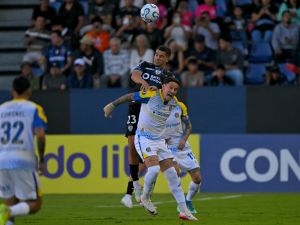 Rosario Central perdió con Independiente del Valle en la altura de Quito y cerró la zona como segundo