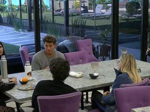 El  despertar de Gran Hermano tras la doble eliminación por la "placa planta": "La casa va girando muy rápido"