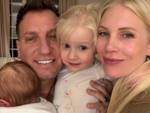La esposa sueca de Maxi López llegó a la Argentina y mostró cuáles son sus infaltables para una buena merienda argentina