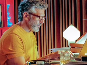 Amarga Navidad: la nueva película de Almodóvar con Sbaraglia explora sus fantasmas como autor