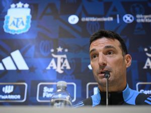 Scaloni probó con Giay y el “Flaco” López en la práctica la Selección en Kansas