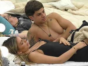 ¿Cambio de planes? Franco Zunino pasó de extrañar a su "novia" a despertar con Nenu López