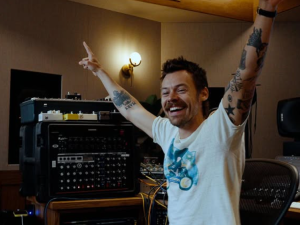Harry Styles lanza "Aperture", el primer adelanto de su nuevo álbum