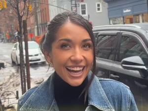 "Yo solía ser muy tímida": la confesión de María Becerra en plena calle de Nueva York