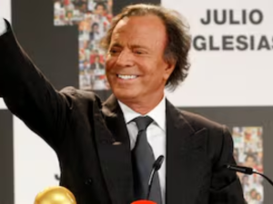 Giro en el caso Julio Iglesias: Un exfotógrafo ratificó las denuncias de abuso y rompió el silencio sobre la intimidad del músico