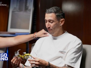 Ángel Di María revivió el sacrificio de su mamá y lloró en vivo con un regalo